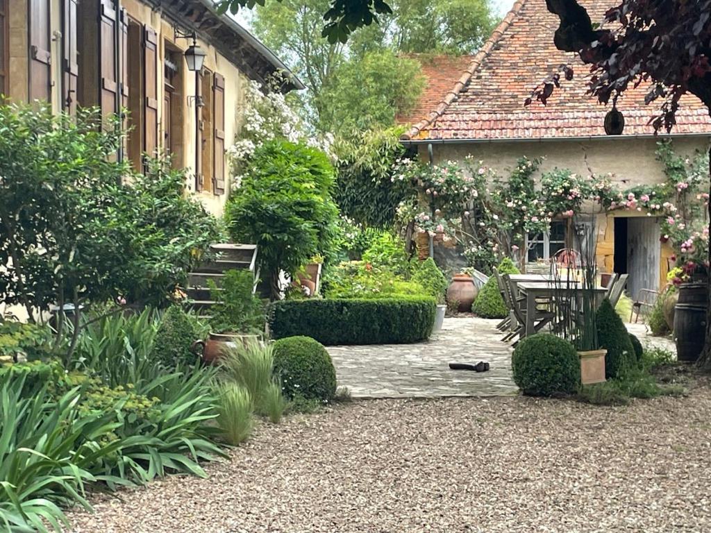 Les Jardins Des Soussilanges Panzió Céron Kültér fotó